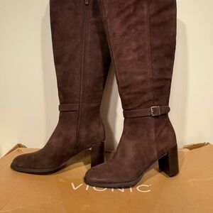 Vionic Women's Chocolate Heeled Boots